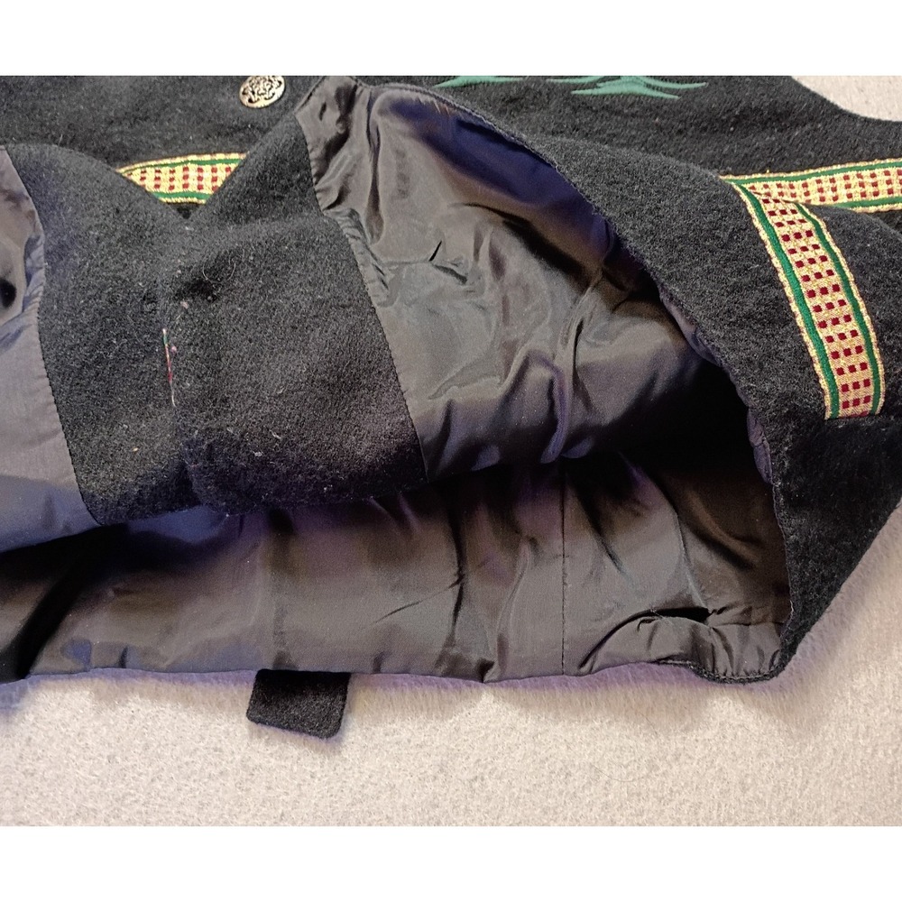Karen‎ Scott Christmas Deer Vest Sz L Black Holiday Vest Pinecones Gold Accents - Picture 4 of 11
